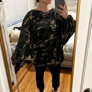 Talulah batwing camouflage sweatshirt scout hoodie